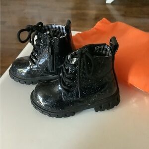 3 for 20$ NWOT Black Glitter Kids Boots in bag size 23